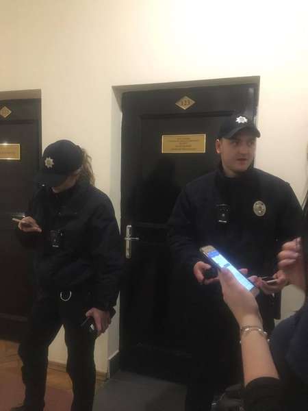 Поліція не допомогла Поліщуку потрапити в кабінет Вусенко (фото)