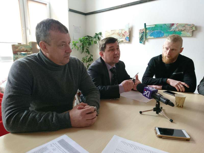 Члени виконкому Ігор Муковоз, Михайло Щур та рекламіст Павло Цапюк (зліва направо)