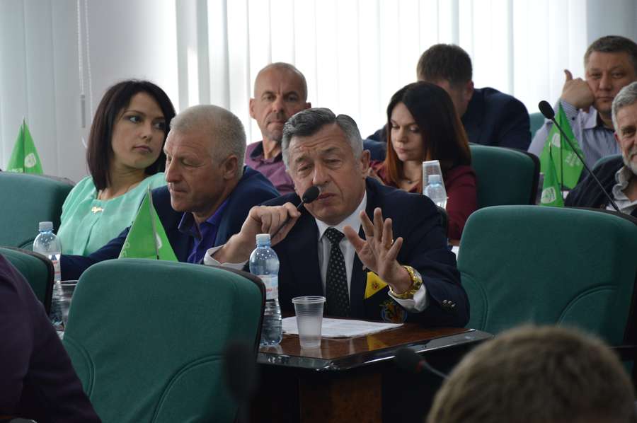 Депутат Микола Дендіберін емоційно висловився аби заступитись за головну муніципалку міста