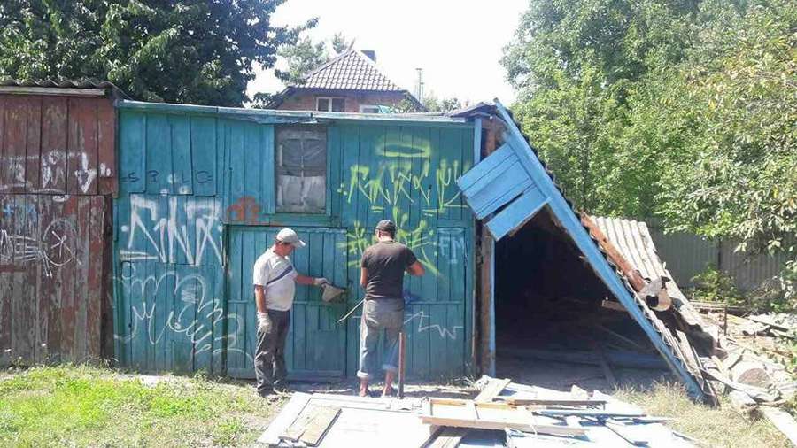 На 8-го Березня в Луцьку знесли гаражі та сараї (фото)