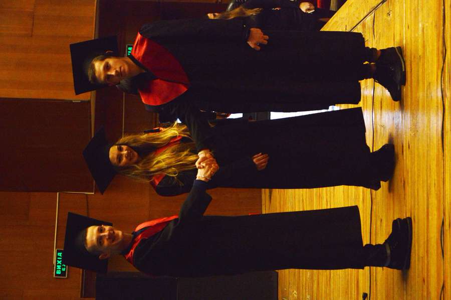 Випускникам СНУ вручили дипломи (фото)