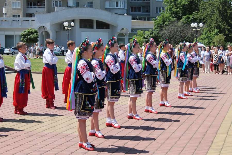 З танцями і співами: як святкували День Конституції під Волинською ОДА (фото)