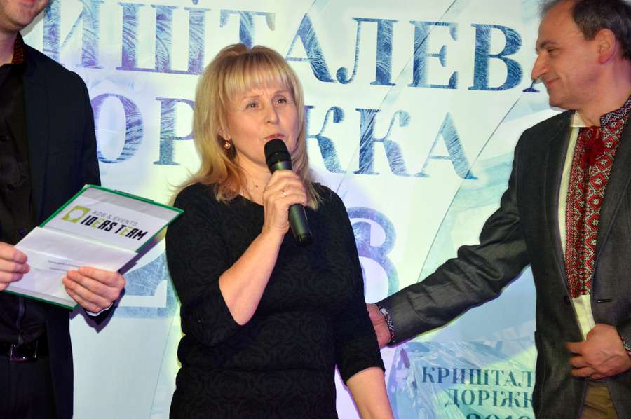 ...Валентина Борисюк забрала «Кришталеву доріжку» для Любешівської ДЮСШ, яка стала командою року