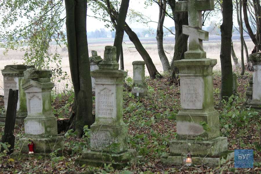 Волиняни впорядковували в Польщі українські цвинтарі (фото)