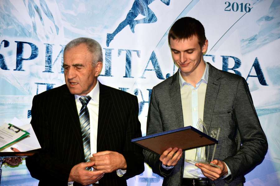 Данило Даниленко був нагороджений тренером та викладачем Михайлом Морозом
