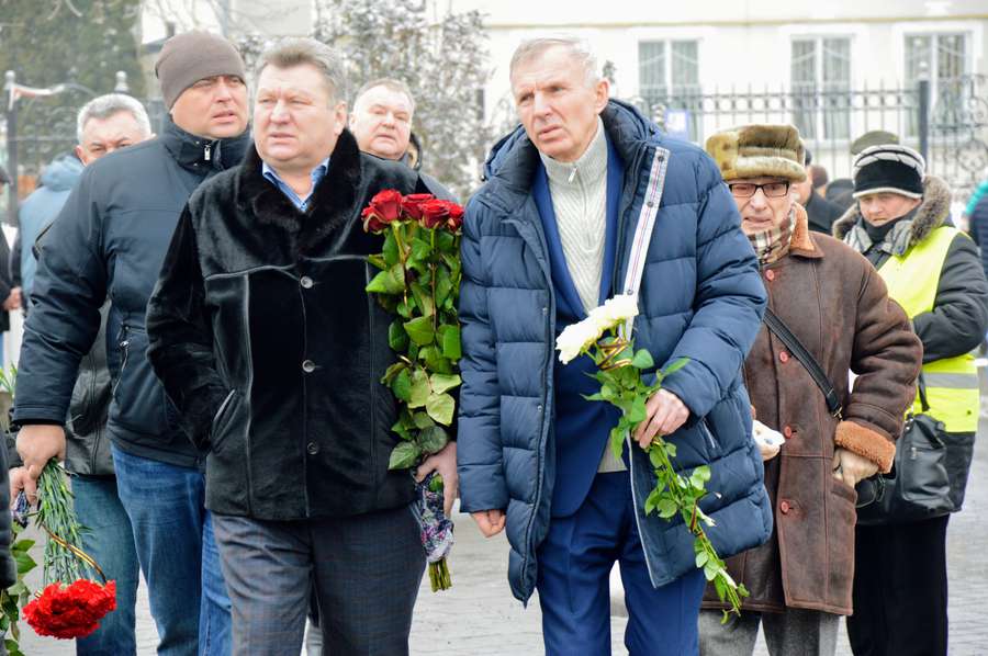 Керівник будівельної компанії та депутат обласної ради Леонід Стефанович  (ліворуч)