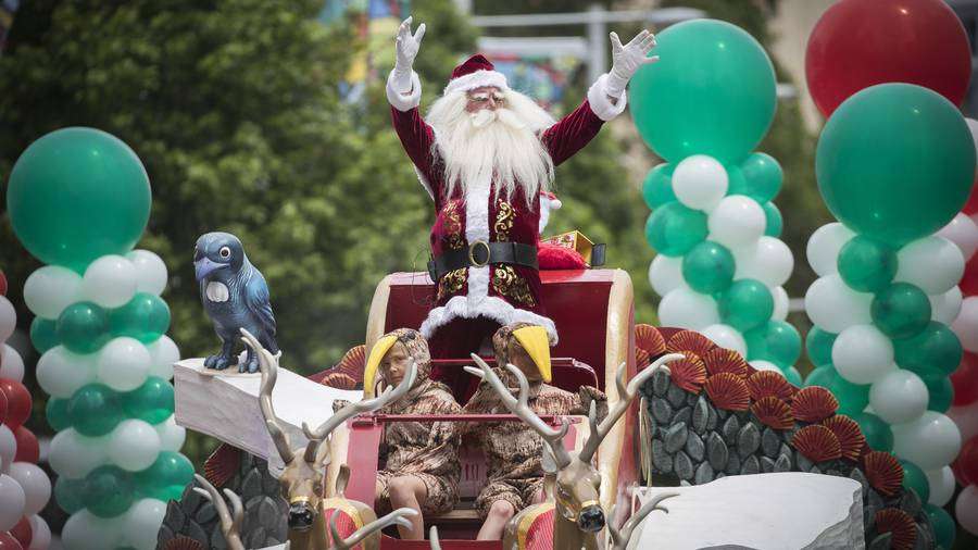 Різдво наступає: фотопідбірка дивовижного параду Сант  