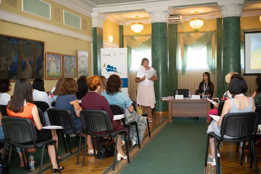 Успішні жінки в політиці: у Луцьку ділилися досвідом (фото)