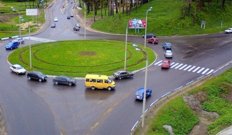 Луцькі водії просять нанести розмітку на перехрестях із круговим рухом