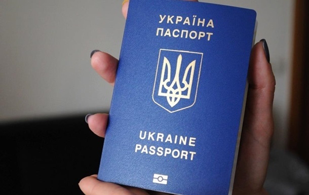Спершу лучани: у ЦНАПі визначили порядок оформлення паспортів 