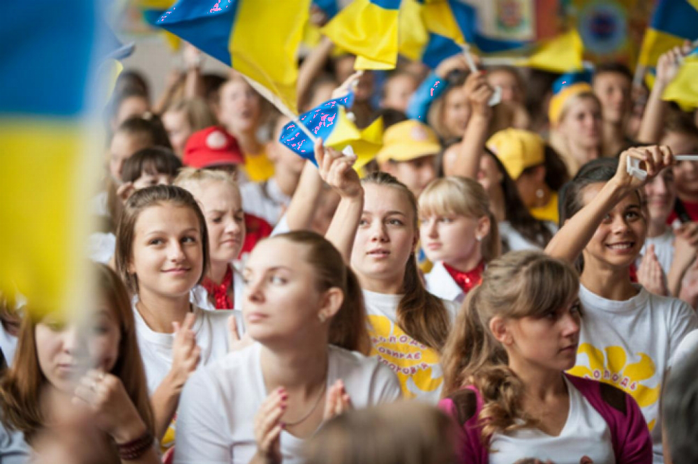 Якою мовою молоді українці говорять вдома
