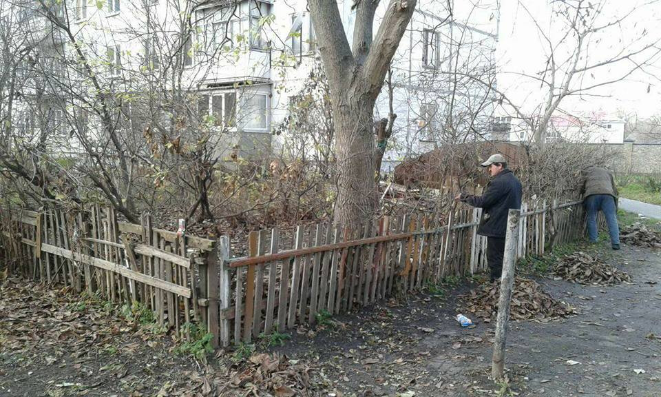 Луцькі муніципали хочуть зносити паркани на прибудинкових територіях