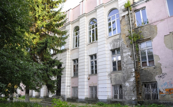 Луцькрада хоче отримати Будинок офіцерів в комунальну власність 
