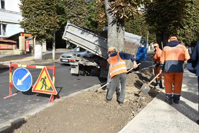 У Луцьку ремонтують дороги у приватному секторі (фото) 
