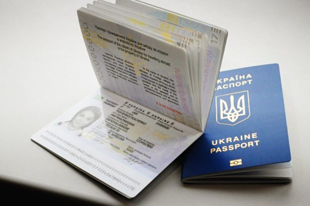 Що робити українцям, коли затримують видачу біометричного паспорта 