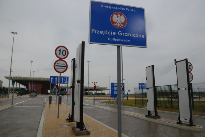 Польща не буде закривати пішохідний пункт пропуску через Україну