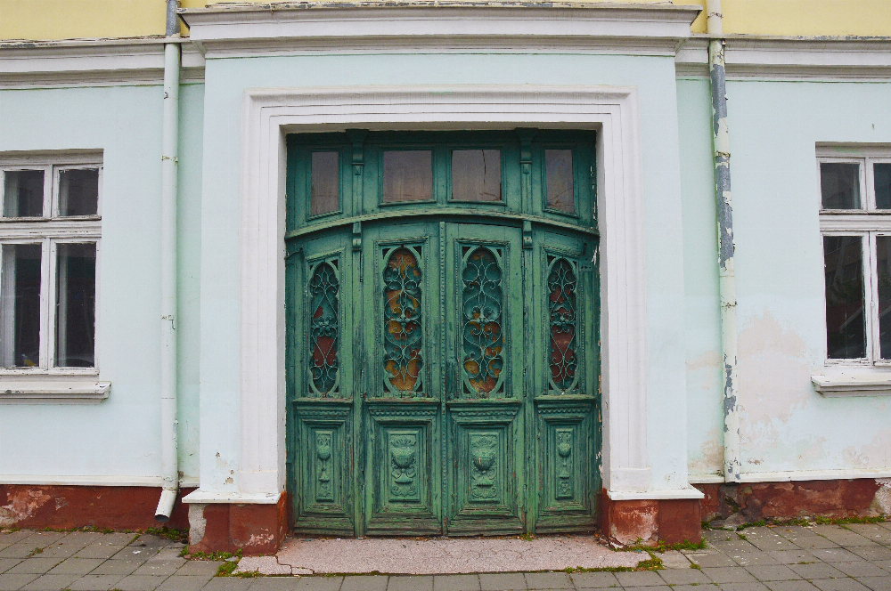 Збережіть двері: у Луцьку запустили флешмоб заради збереження старовинних дверей