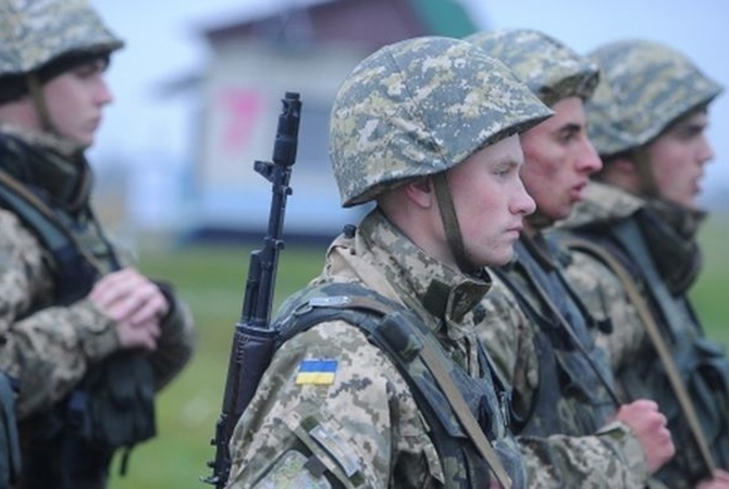 Українська армія стає професійною, – міністр оборони 