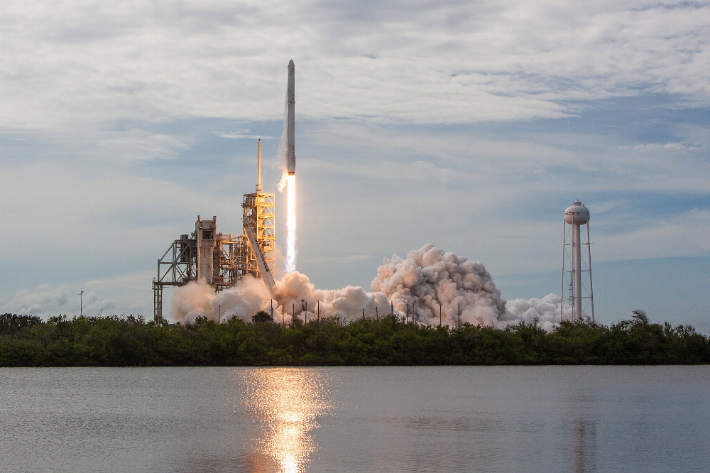 SpaceX вперше в історії запустила 
