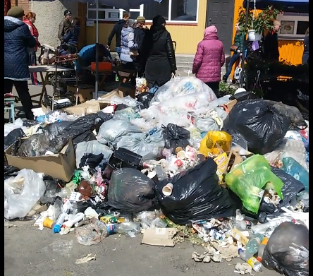Поблизу вокзалу в Ковелі – купа сміття (відео)