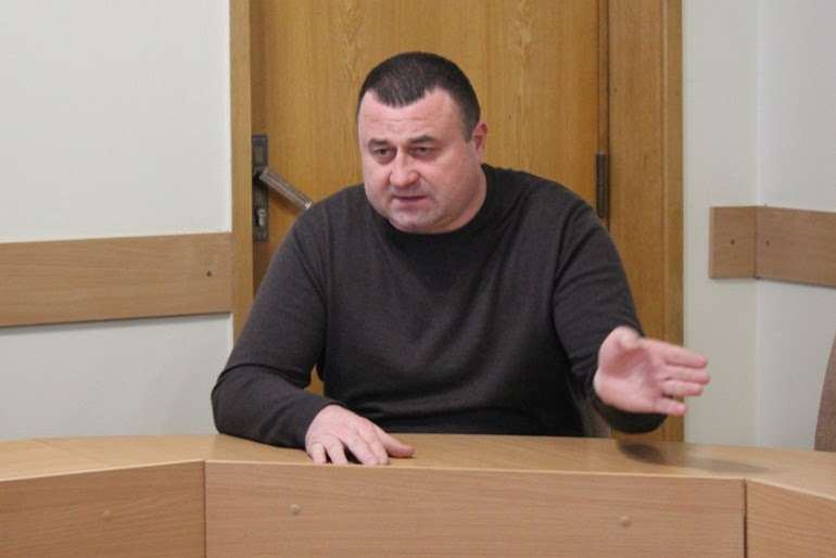 Нововолинський депутат-«ляшківець» задекларував 12 ділянок, 28 авто, 4 магазини й нужник