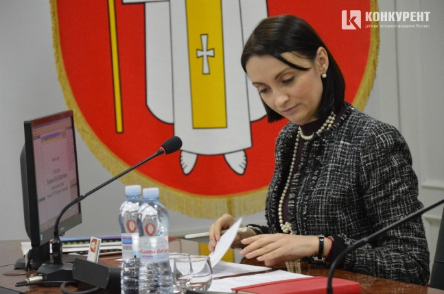 Юлія Вусенко передала ключі від кабінету Ігореві Поліщуку