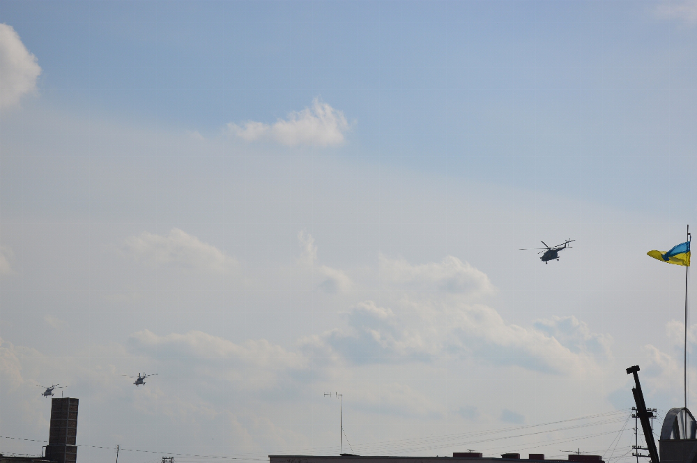 Над Луцьком пролетіли 5 озброєних вертольотів (фото, відео)