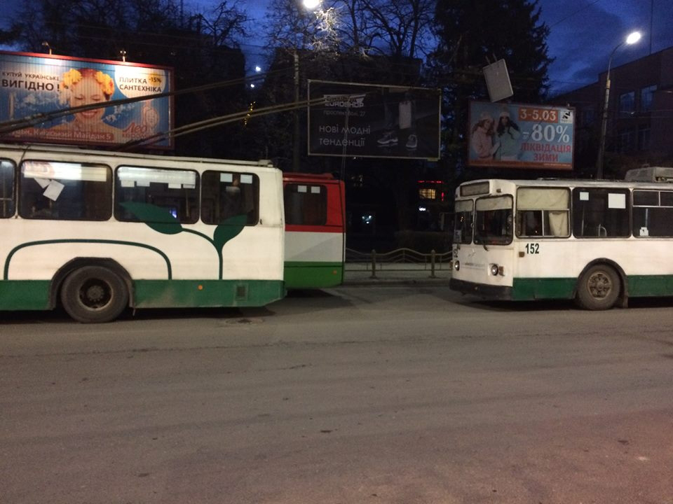 У Луцьку тимчасово не їздили тролейбуси (фото)