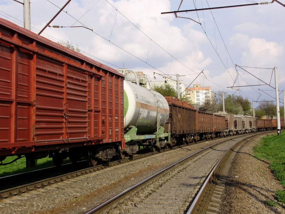 Укрзалізниця судиться з луцькою компанією за відправлений на Донбас металобрухт