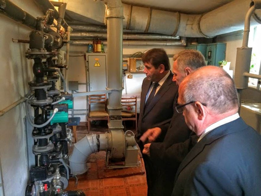 Віце-прем'єр-міністр оцінив, як економить тепло та електрику гімназія в Луцьку (фото)