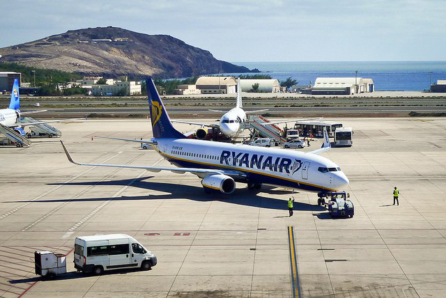 Ryanair тимчасово скасував плату за перебронювання квитків