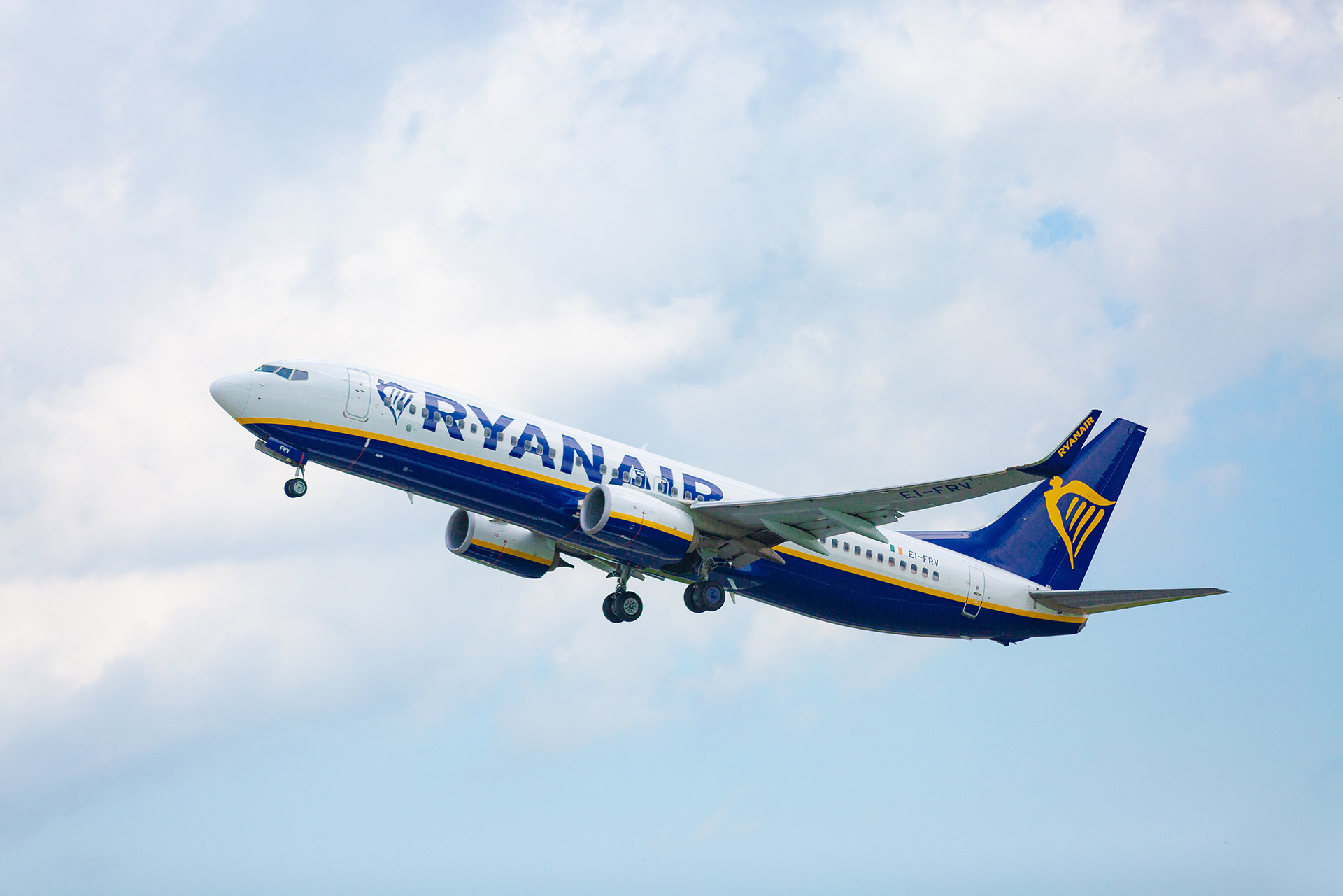 Компанія Ryanair скасувала штраф за зміну для нових бронювань