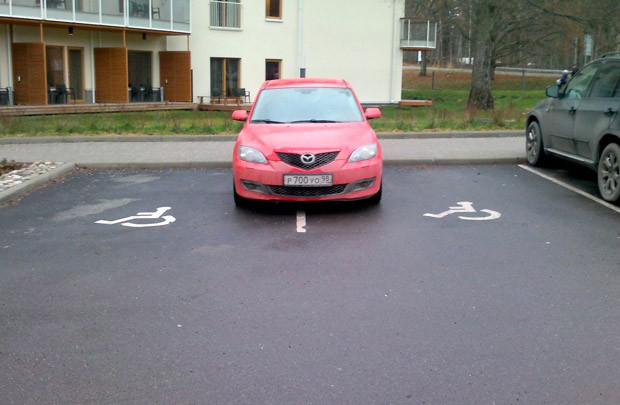 В Україні хочуть збільшити штрафи за паркування на місцях для осіб з інвалідністю