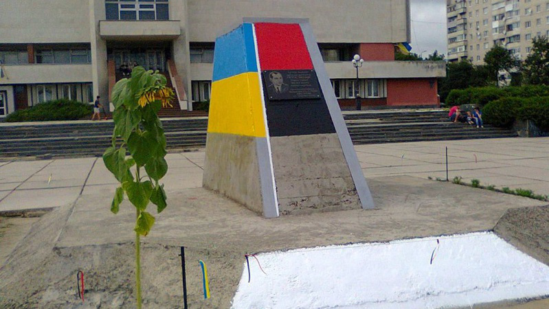 У Луцьку знесуть пам'ятник Бандері на площі Героїв Майдану