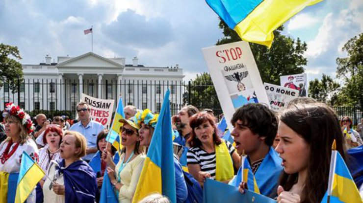 Влада США допоможе українцям без віз залишатися в країні