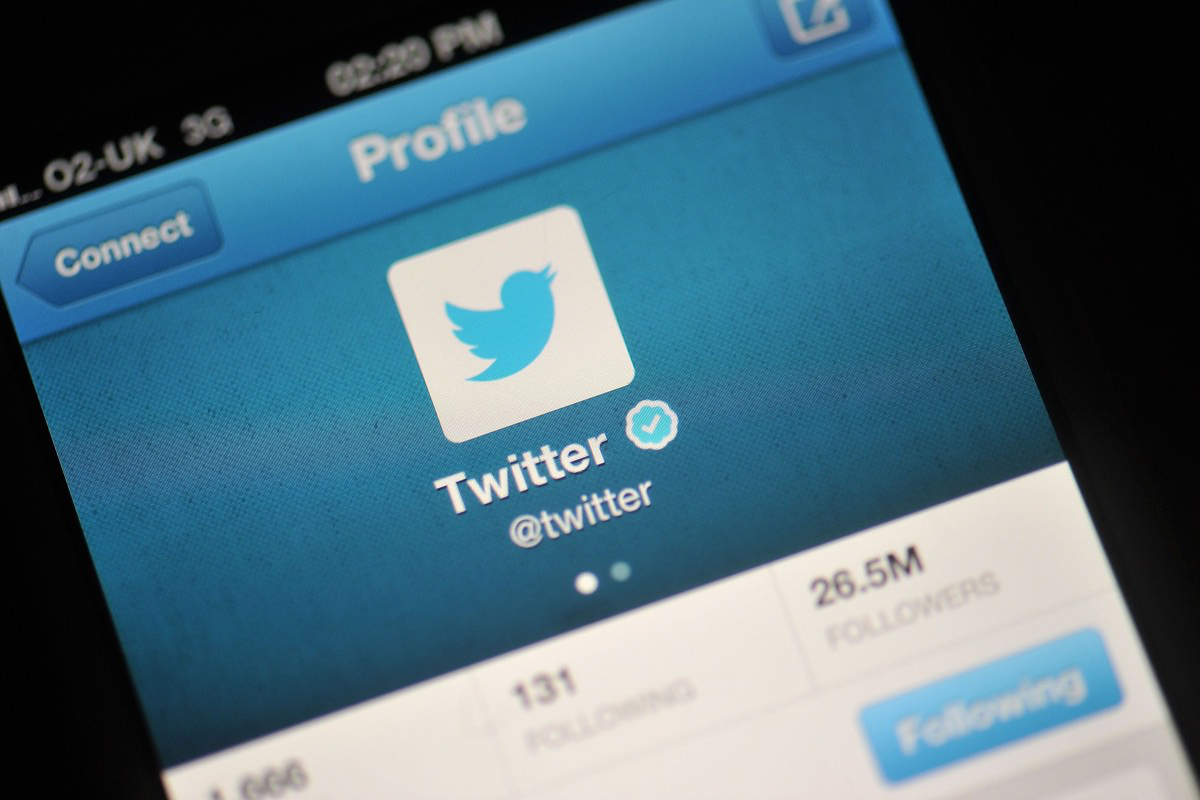 Twitter тимчасово припинила функцію платної синьої галочки