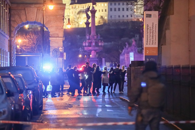 Унаслідок стрілянини у Празі загинули понад 15 людей