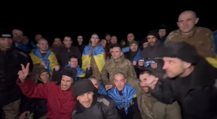 Наші  – вдома: Україна повернула понад 200 бійців і цивільних із полону Росії
