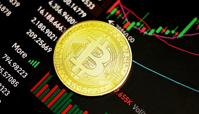 Bitcoin вперше з листопада 2021 року перетнув межу у 60 тисяч доларів