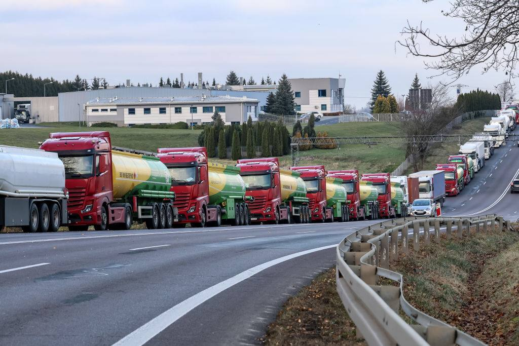 Польські фермери тимчасово розблокують «Ягодин» і пропустять вантажівки, що застрягли на кордоні