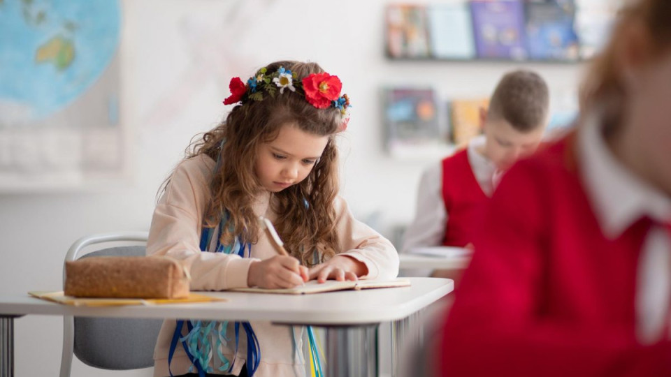 В Україні планують облікувати українських школярів за кордоном