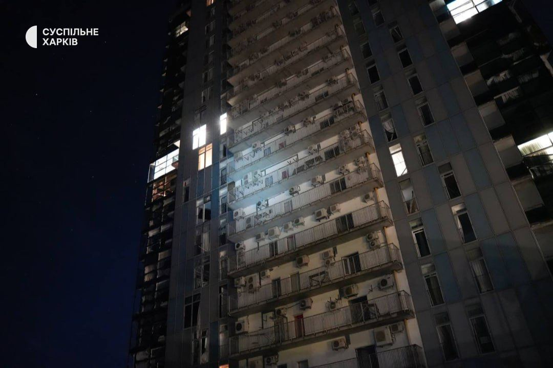 Уночі ворог вдарив по житловому комплексу у Харкові (фото)
