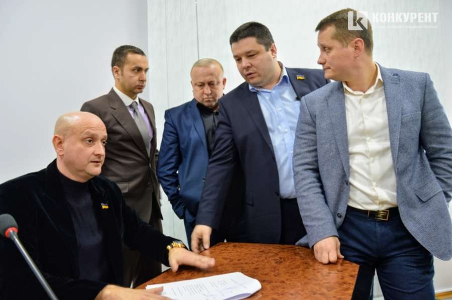 Депутати створили лічильну комісію, аби потім порахувати бюлетені за припинення повноважень Вусенко