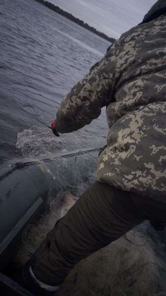 Два браконьєри та врятована риба: рибпатруль провів рейди озерами Волині