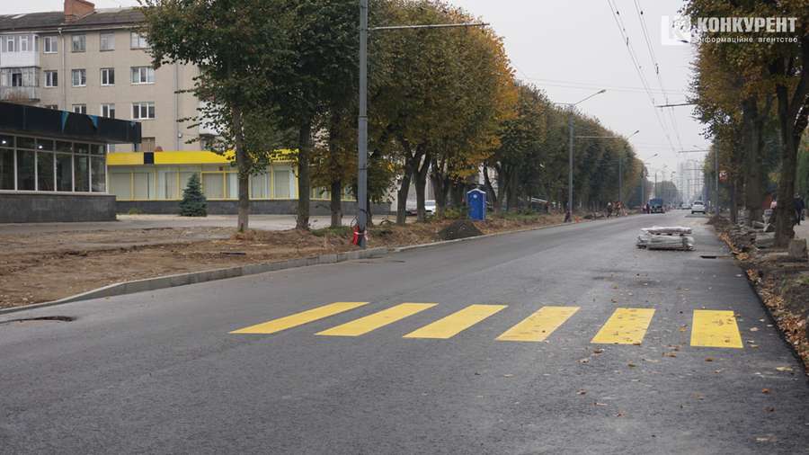 На проспекті Волі у Луцьку наносять тимчасову розмітку (фото)