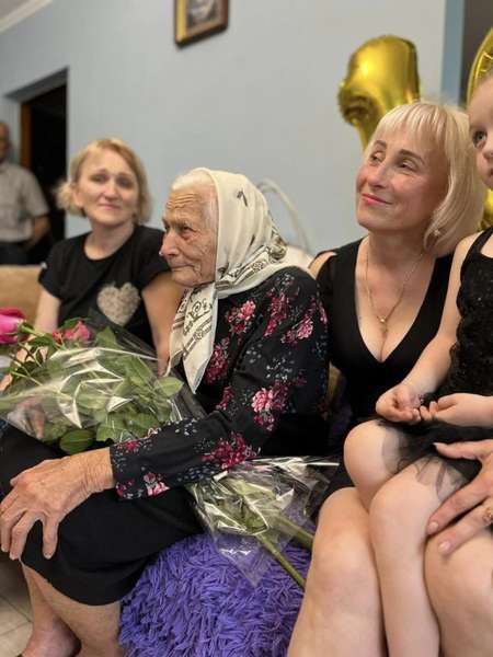 Має 8 праправнуків: 100-річний ювілей відзначила мешканка волинського села (фото)