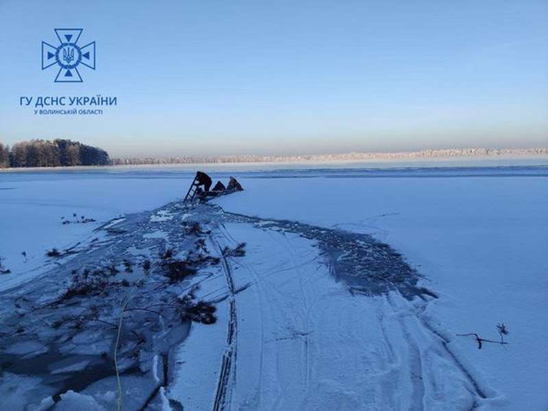 Провалився під кригу: на озері Пісочному загинув чоловік (фото, відео)