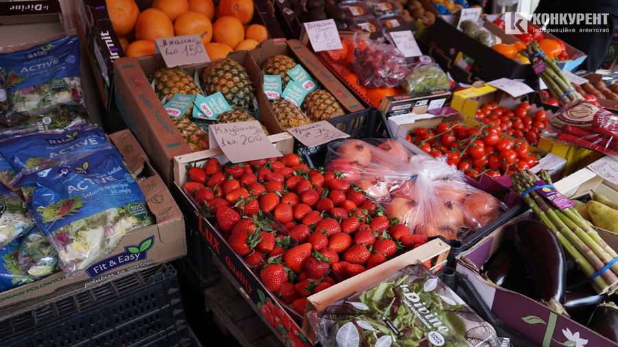 Яйця, олія і свинина: огляд актуальних цін на «варшавському» ринку (фото)