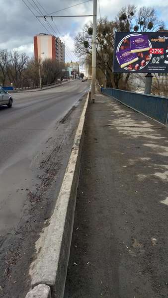 Не минуло і півроку: в Луцьку тріщить міст на Ковельській (фото)