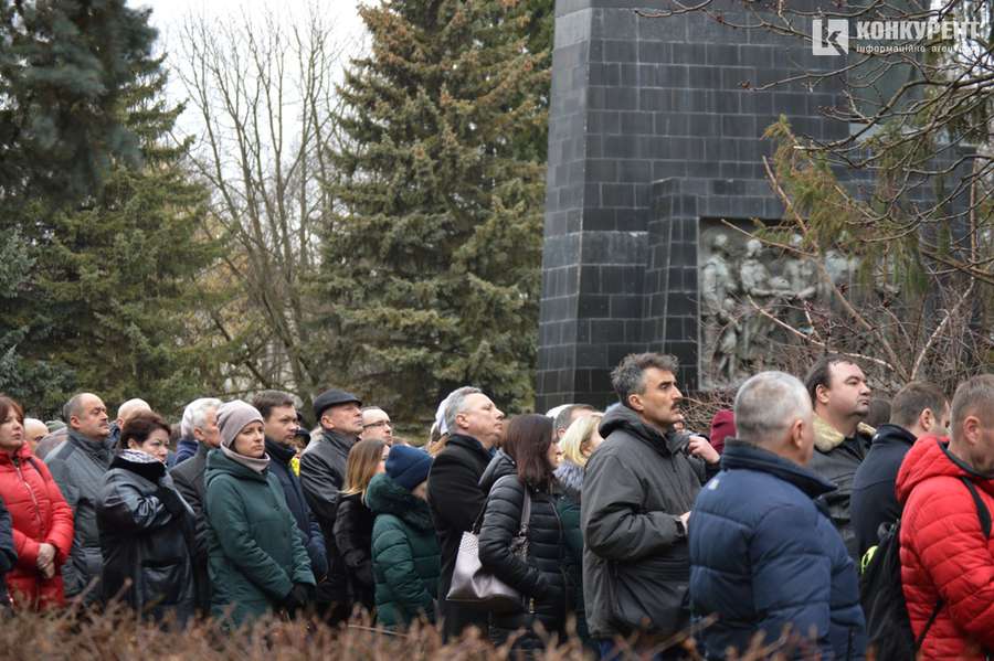 Луцьк сумує: місто вшановує пам’ять Героїв (фото, відео)
